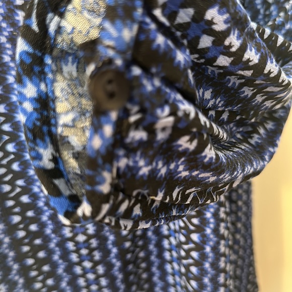 NWT Catherin’s size 2x LS Blue and Black Blouse - Picture 5 of 10